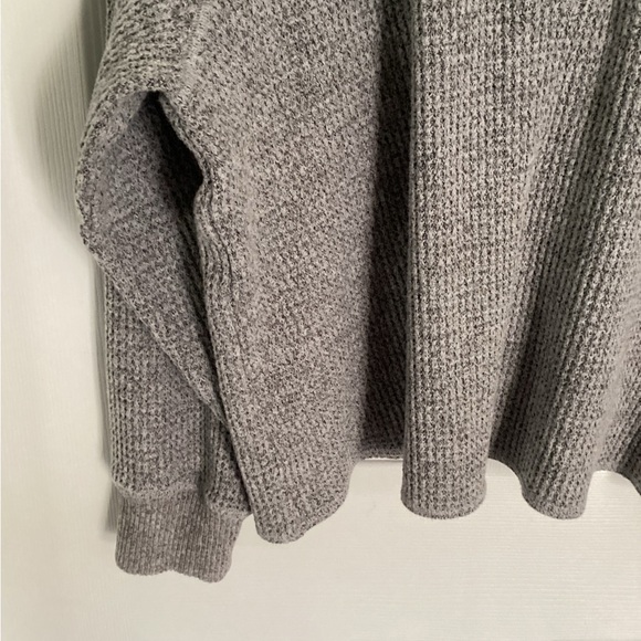 Old Navy Gray Henley Waffle-Knit Sweater - Picture 4 of 6